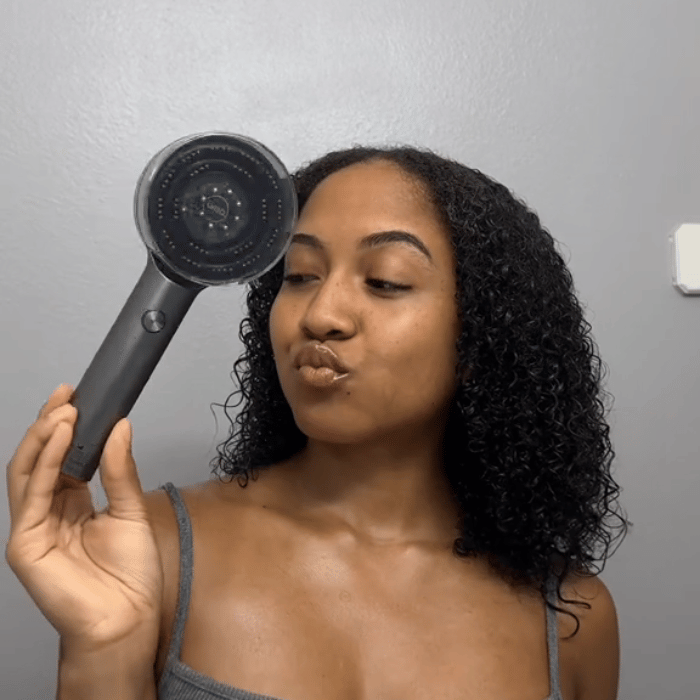 Solévia – La Brosse de massage du Cuir Chevelu EMS & Lumières LED